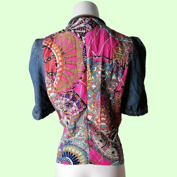 washed denim V-neck,  short-sleeved top - Picture 3 of 4